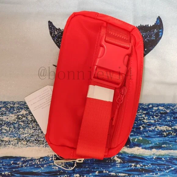 Lululemon Everywhere Crossbody Belt Bag 1L Red - Picture 3 of 4